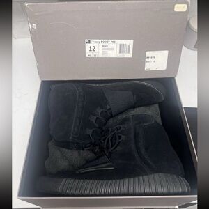 Yeezy Boost 750 “triple black”